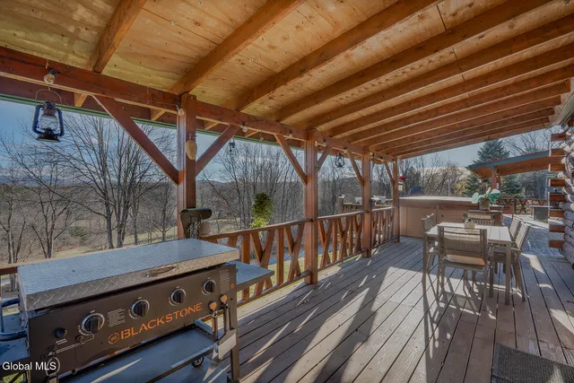 $402,000 | 20 Kamarak Way, Granville, NY 12832