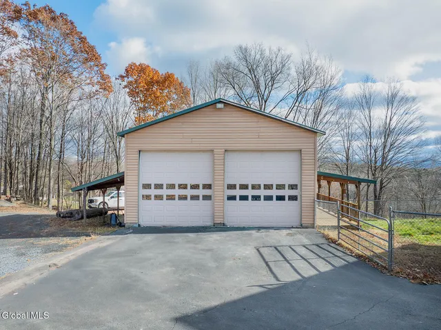 $402,000 | 20 Kamarak Way, Granville, NY 12832