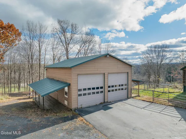 $402,000 | 20 Kamarak Way, Granville, NY 12832