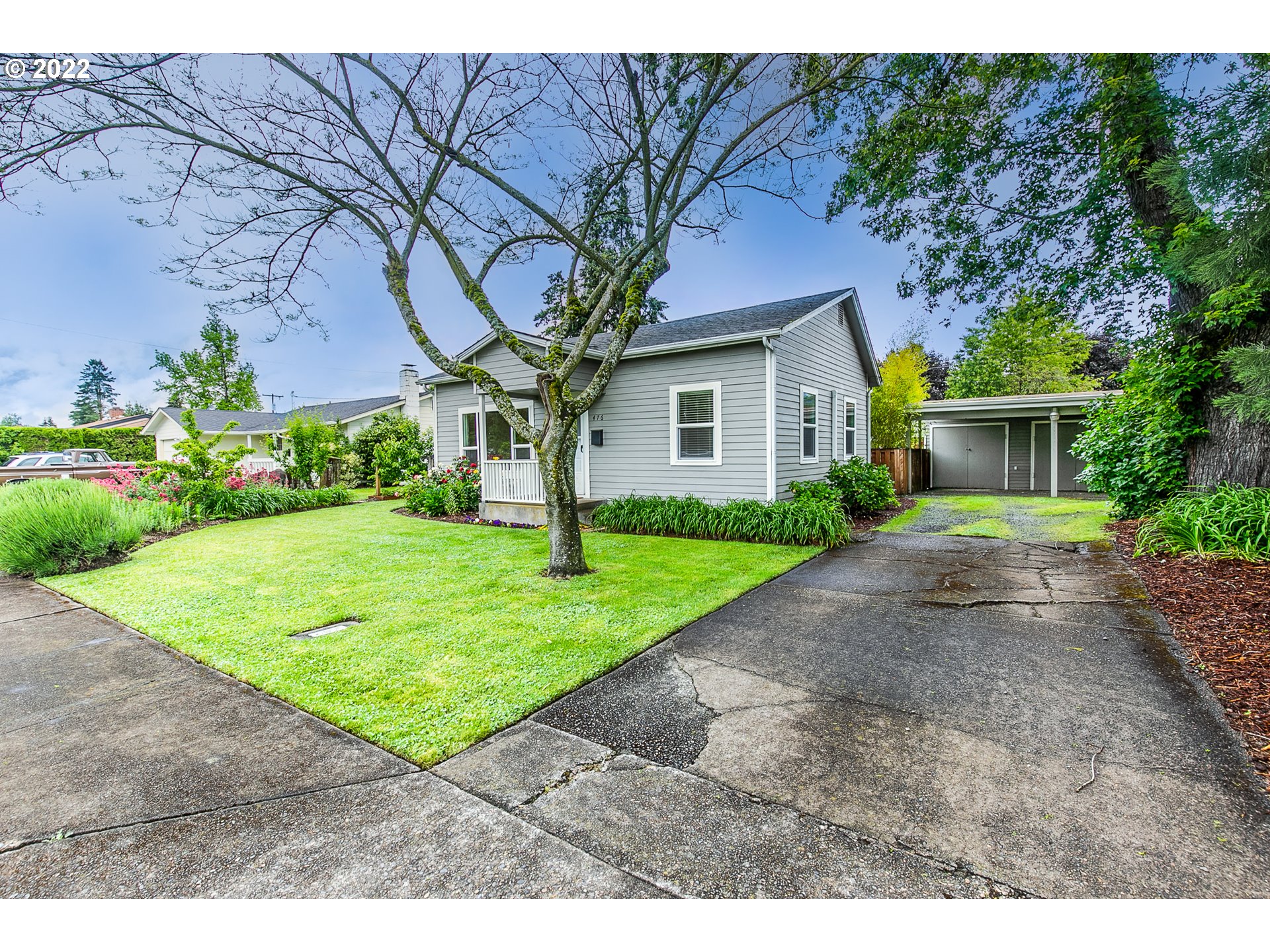 476 U Street Springfield, OR 97477 - Photo 3 of 32 a house with green field in front of it