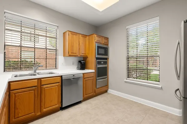$595,000 | 34 Plum Blossom Place, The Woodlands, TX 77381
