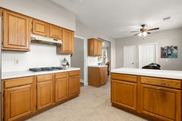 $595,000 | 34 Plum Blossom Place, The Woodlands, TX 77381