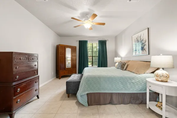 $595,000 | 34 Plum Blossom Place, The Woodlands, TX 77381