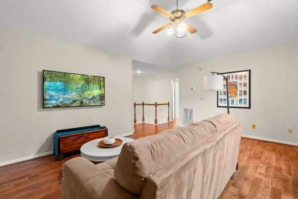 $595,000 | 34 Plum Blossom Place, The Woodlands, TX 77381