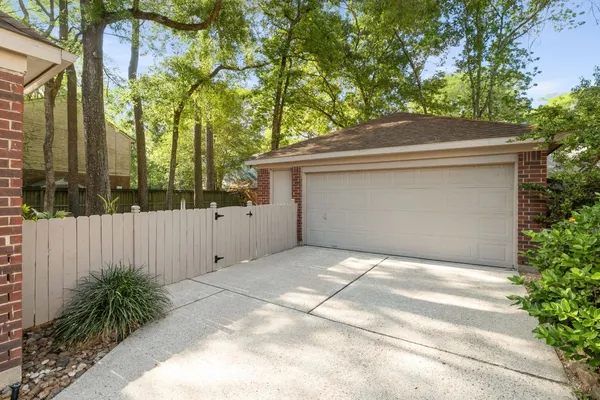 $595,000 | 34 Plum Blossom Place, The Woodlands, TX 77381
