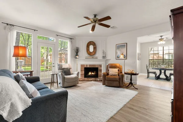 $595,000 | 34 Plum Blossom Place, The Woodlands, TX 77381