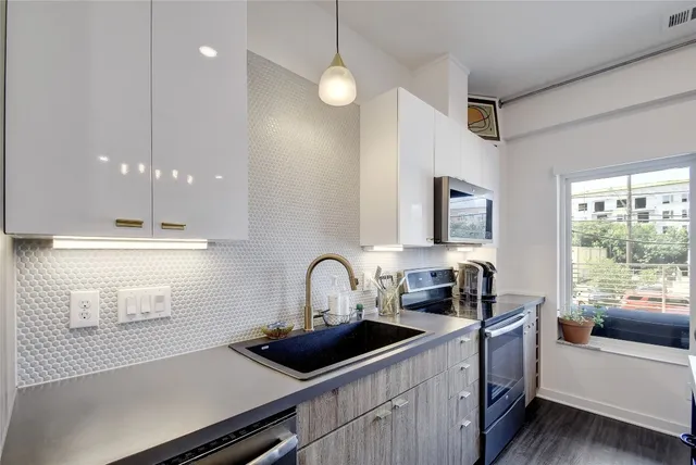 $299,000 | 4361 South Congress Avenue, Unit 126, Austin, TX 78745