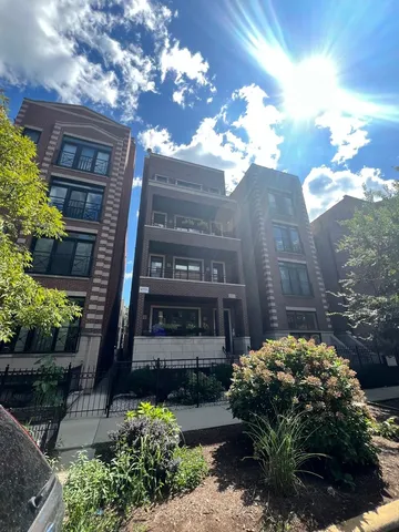 $799,900 | 3533 North Wilton Avenue, Unit 4, Chicago, IL 60657