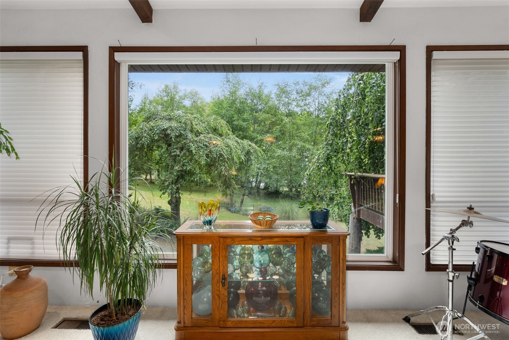 43 Hines Valley Road Raymond, WA 98577 - Photo 12 of 40 a front view of a house with garden