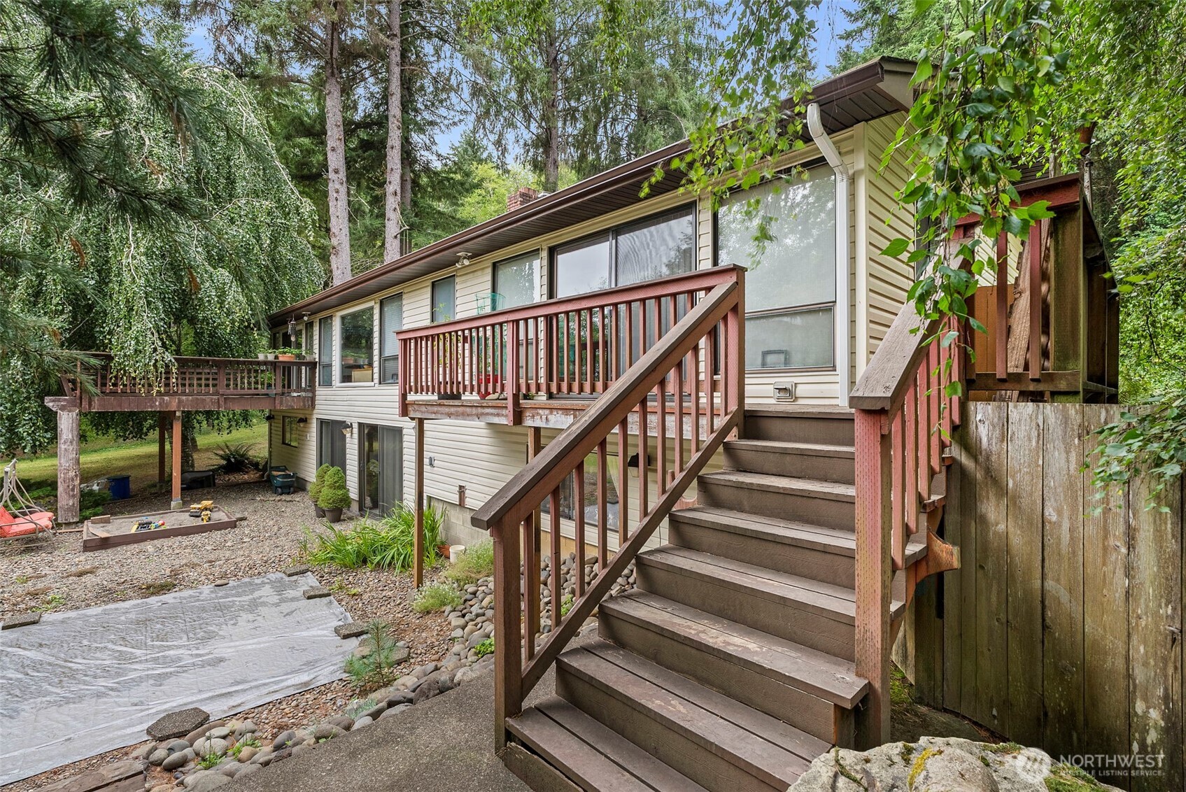 43 Hines Valley Road Raymond, WA 98577 - Photo 31 of 40 a view of entryway with wooden floor and fence
