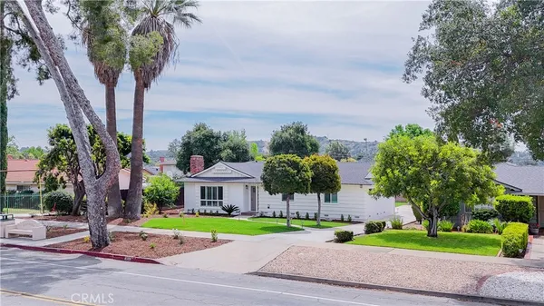 $999,999 | 662 East Foothill Boulevard, Glendora, CA 91741