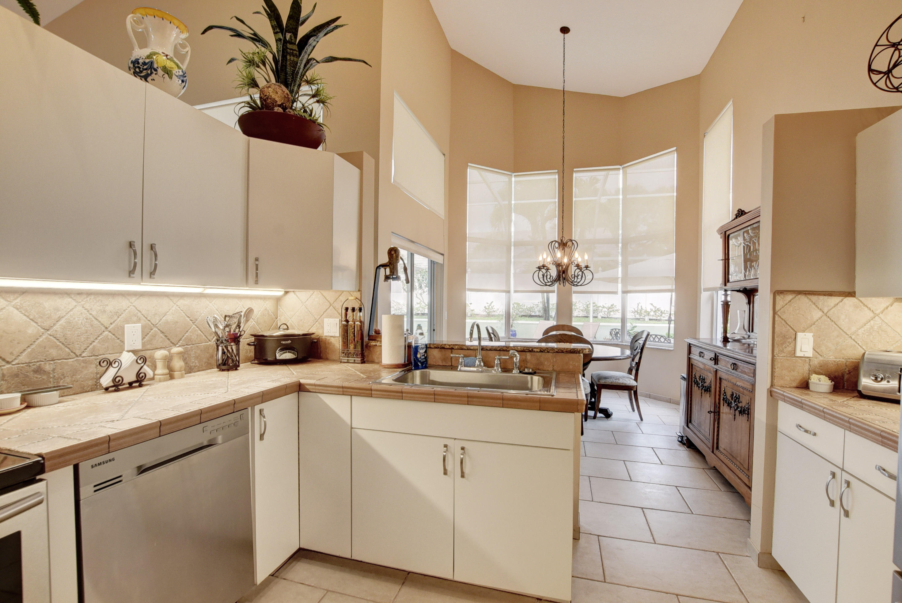 2360 Rabbit Hollowe Circle Delray Beach, FL 33445 - Photo 26 of 56 Kitchen