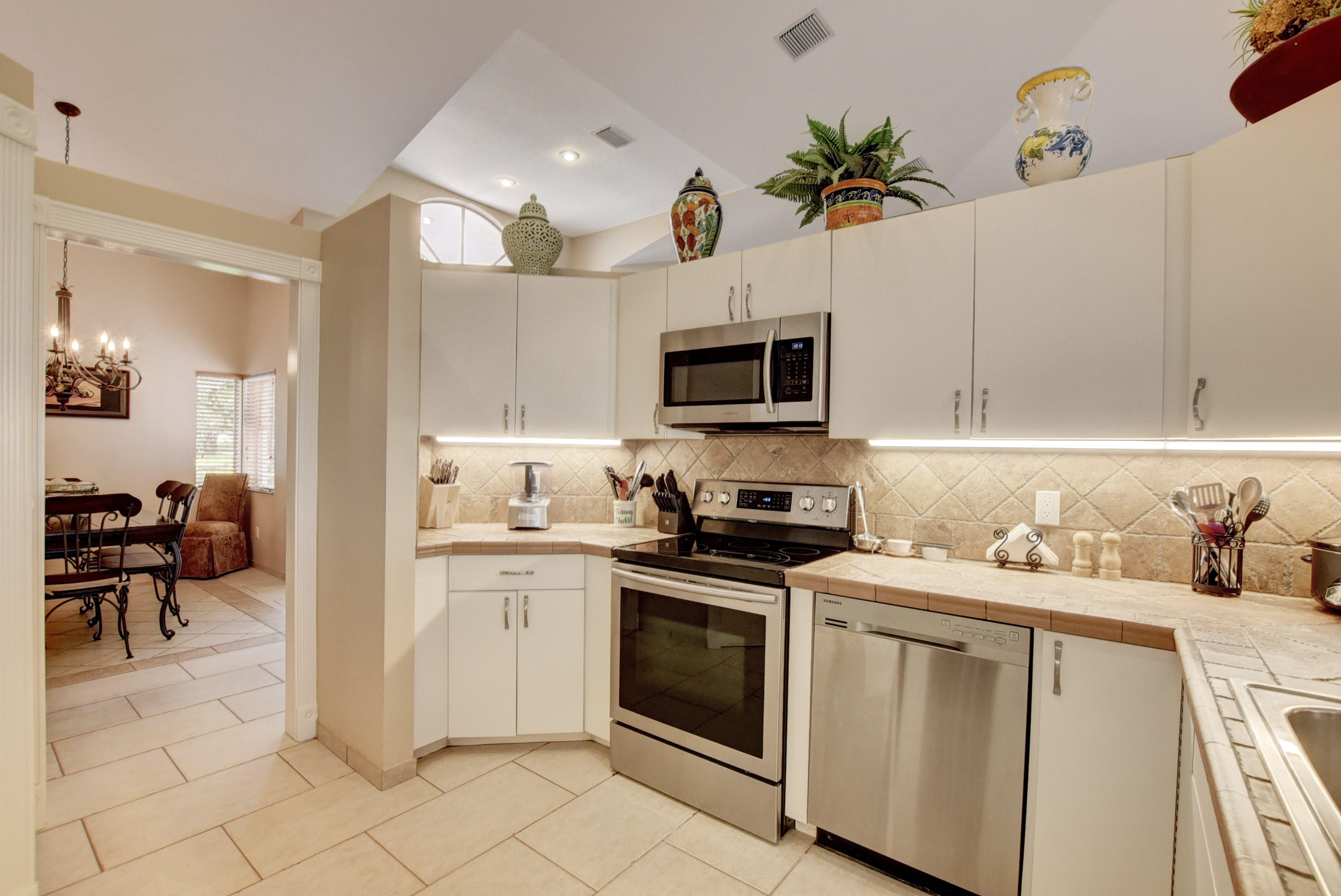 2360 Rabbit Hollowe Circle Delray Beach, FL 33445 - Photo 27 of 56 Kitchen