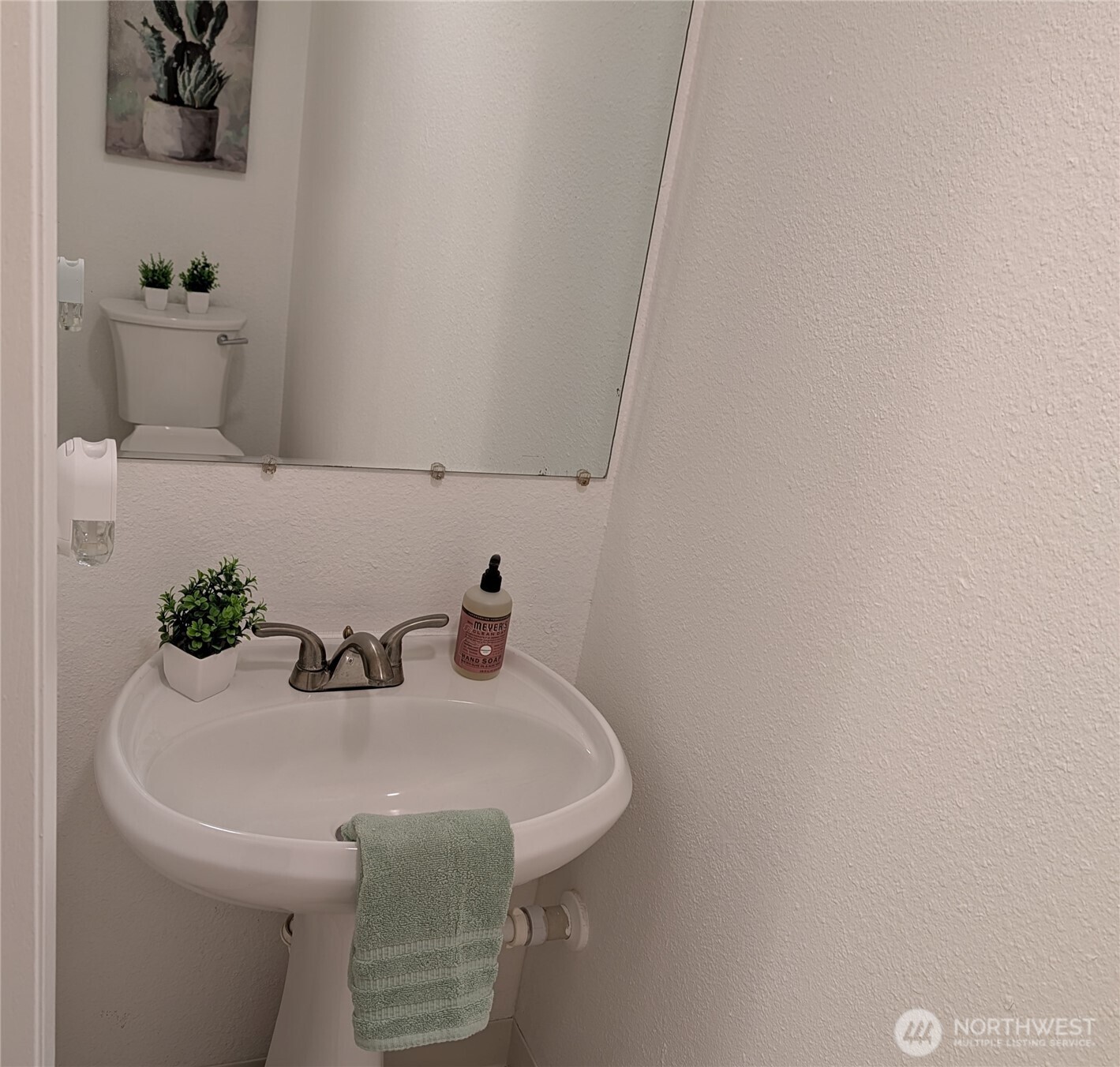 30853 13th Place South, Unit 2 Federal Way, WA 98003 - Photo 29 of 37 a bathroom with a sink and a mirror