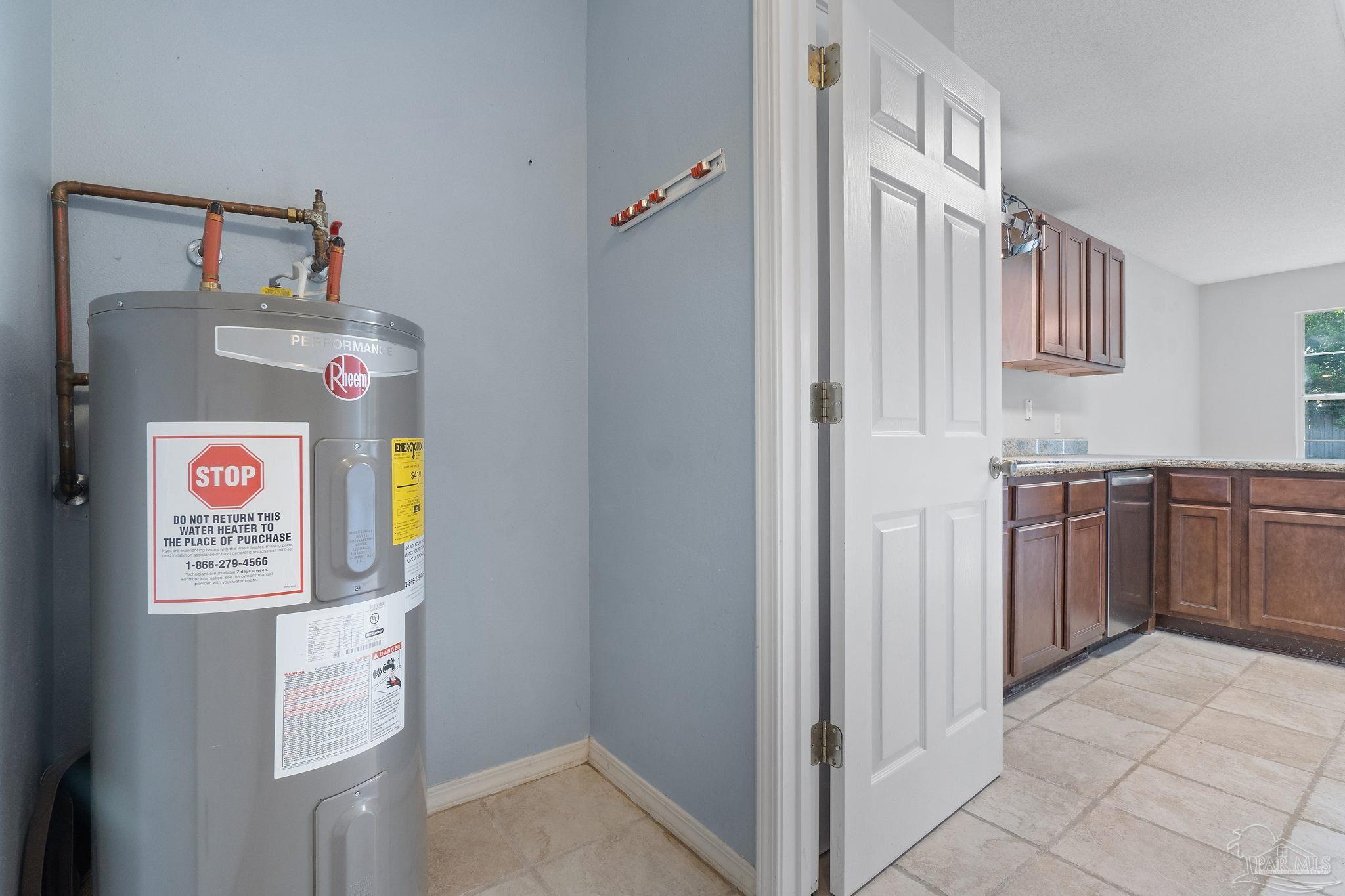 6216 Billoree Road Milton, FL 32571 - Photo 36 of 50 a utility room with dryer and washer