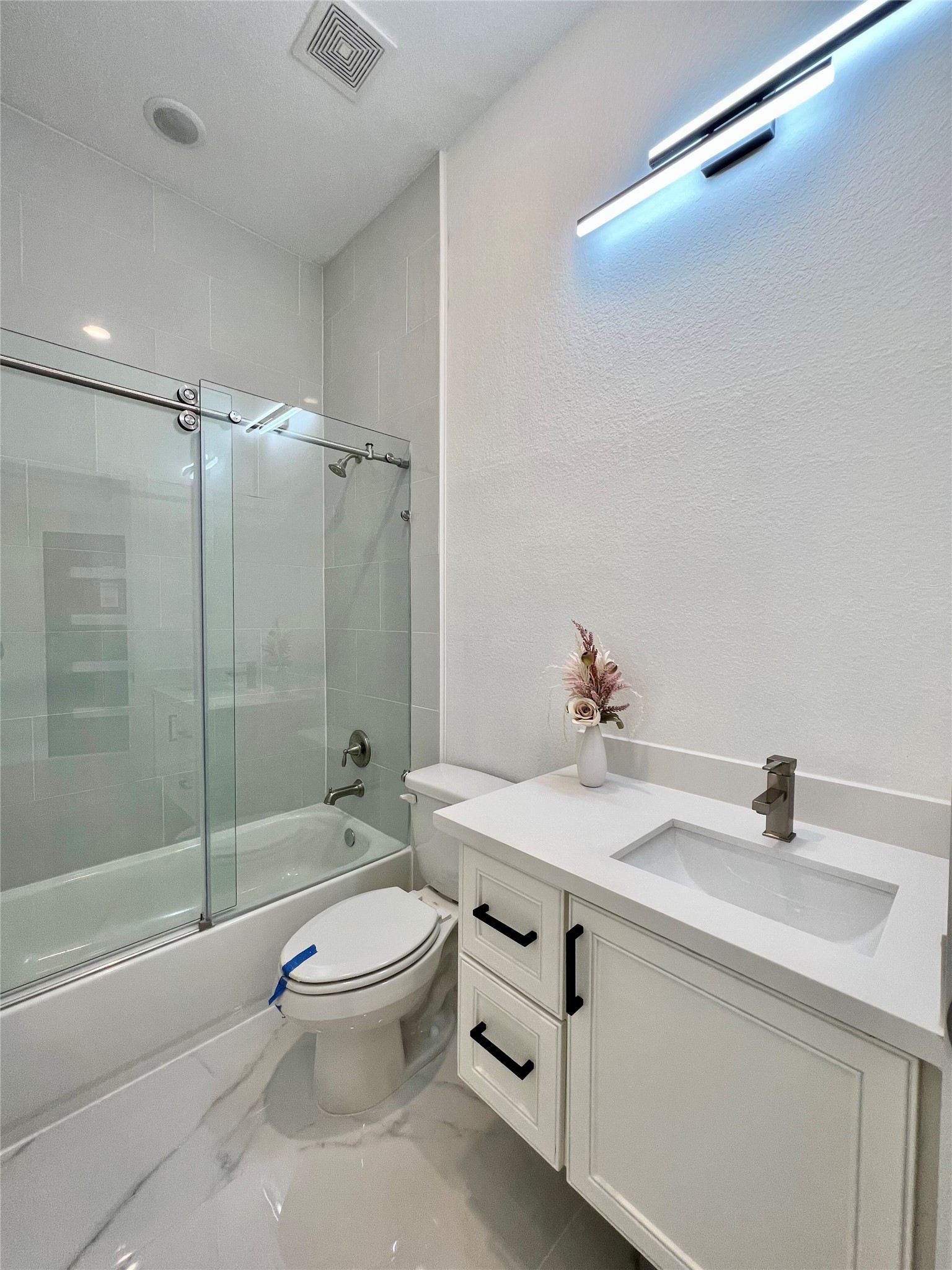 10127 Grover Lane Houston, TX 77041 - Photo 4 of 13 a bathroom with a sink toilet and shower