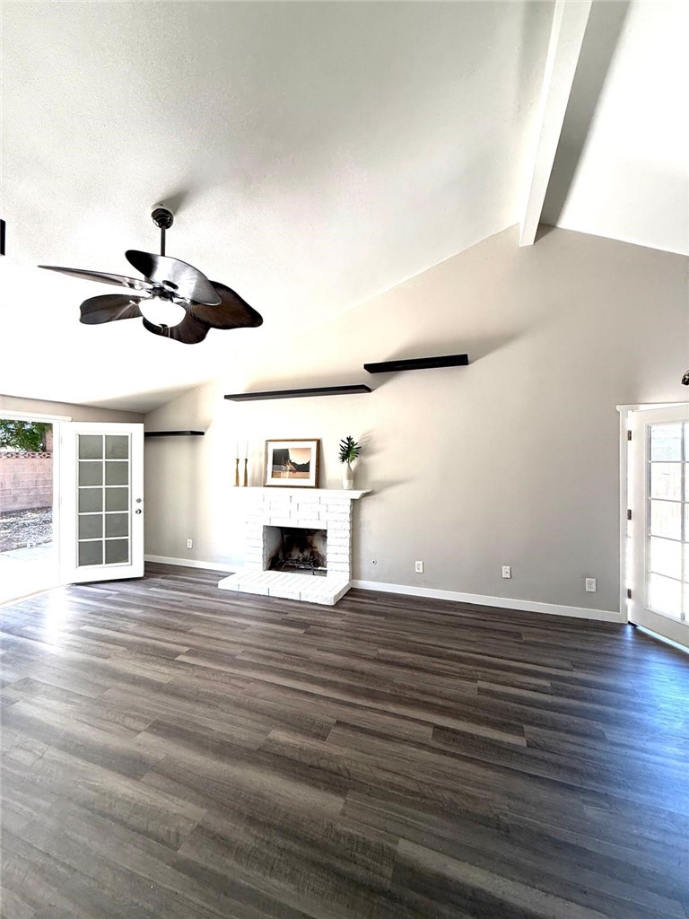 44251 Raysack Avenue Lancaster, CA 93535 - Photo 3 of 24 Living room