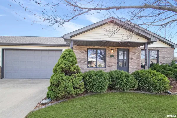 $189,900 | 2 Royal Court, Washington, IL 61571