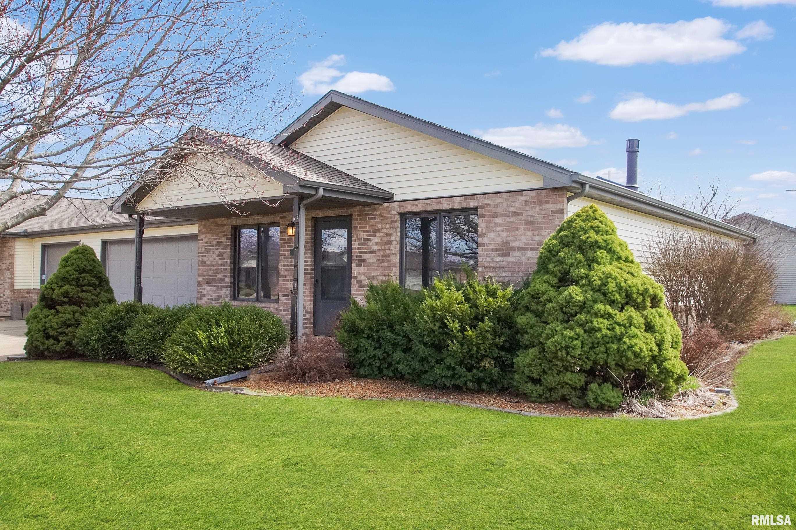 2 Royal Court Washington, IL 61571 - Photo 2 of 24