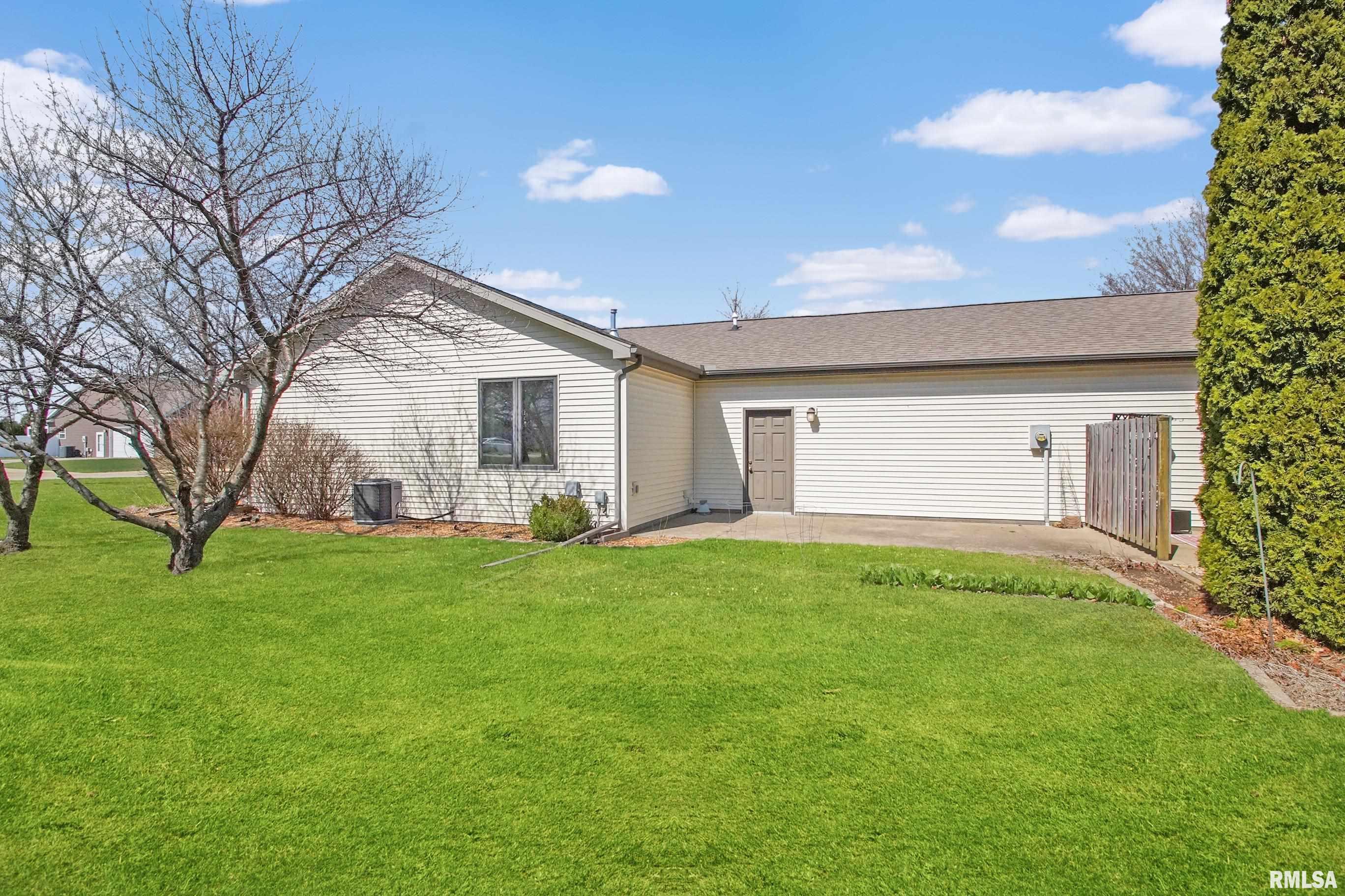 2 Royal Court Washington, IL 61571 - Photo 5 of 24