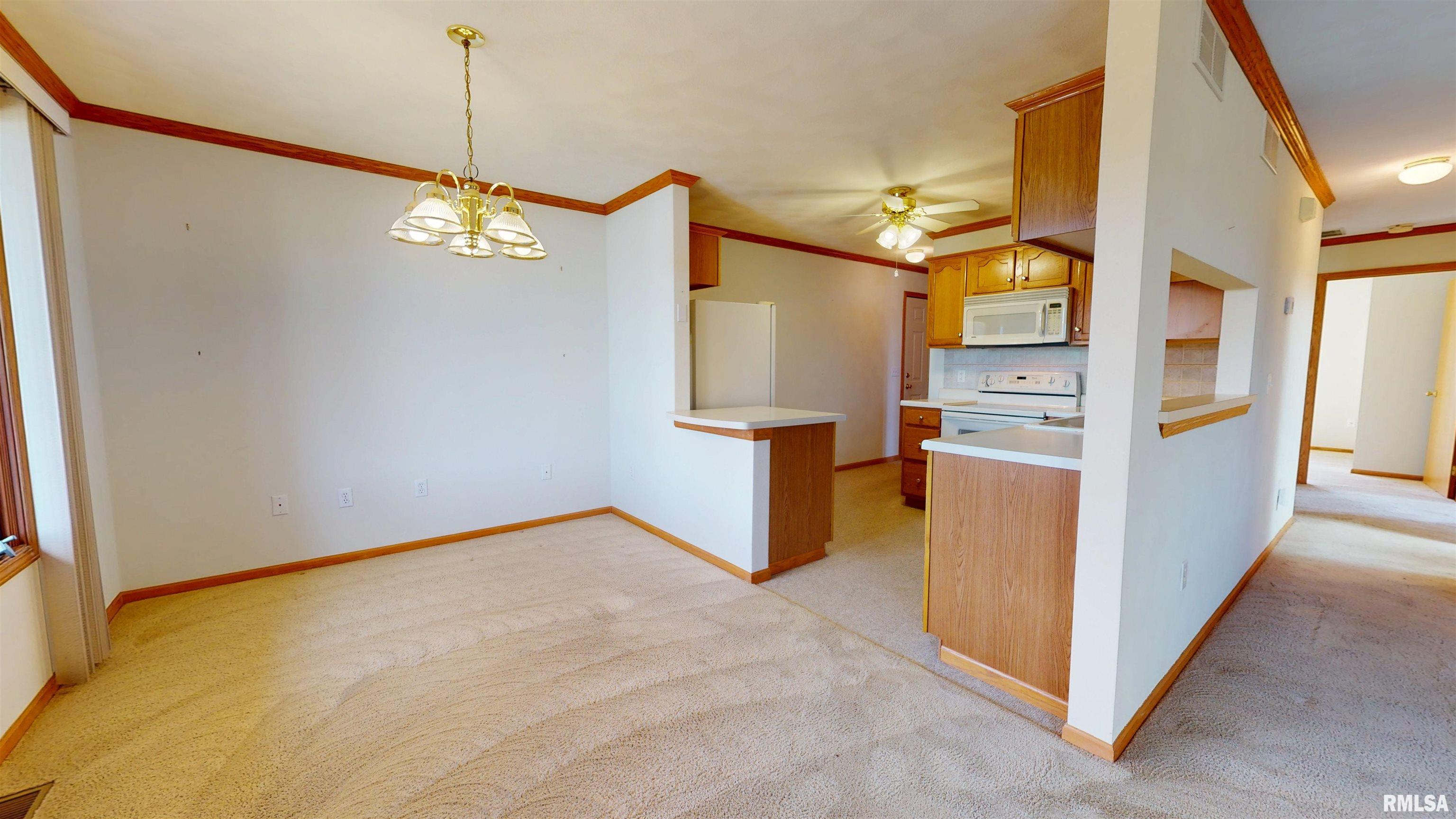2 Royal Court Washington, IL 61571 - Photo 8 of 24