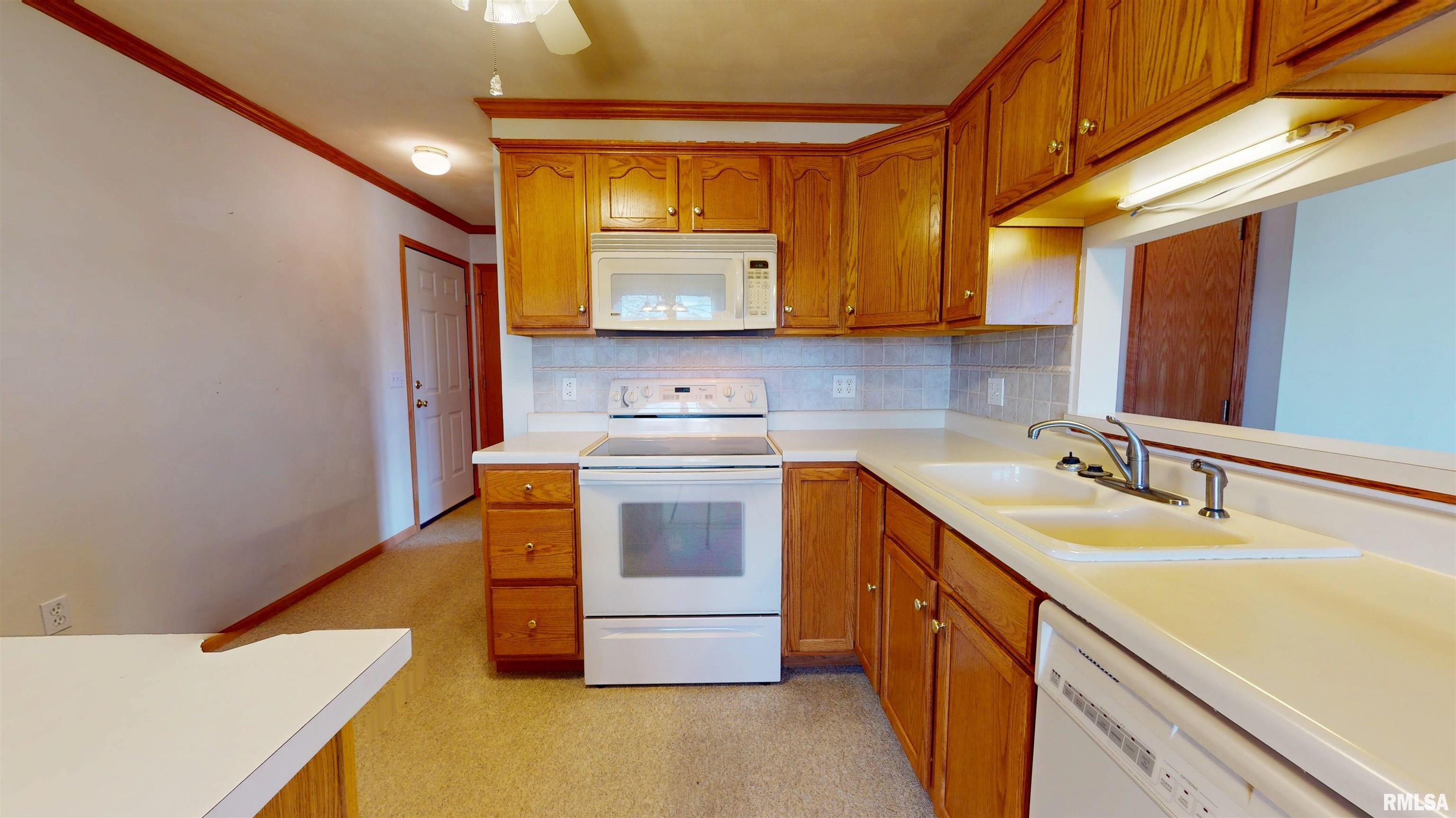 2 Royal Court Washington, IL 61571 - Photo 10 of 24