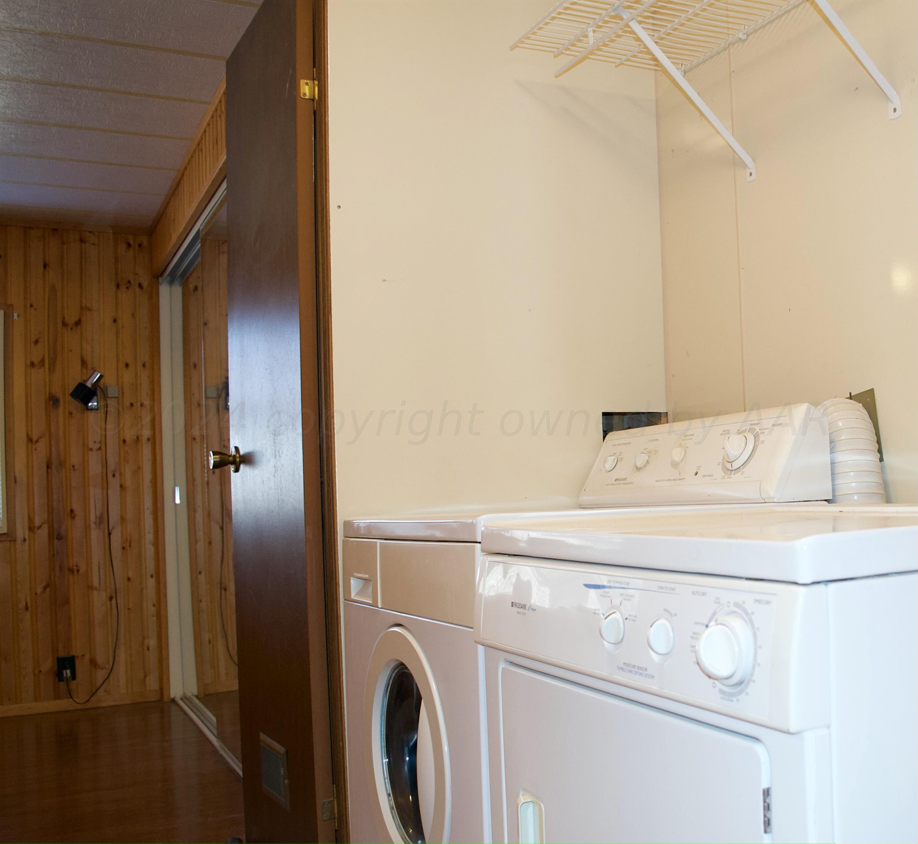 531 West Studebaker Avenue Amarillo, TX 79108 - Photo 14 of 25 a utility room with dryer and washer