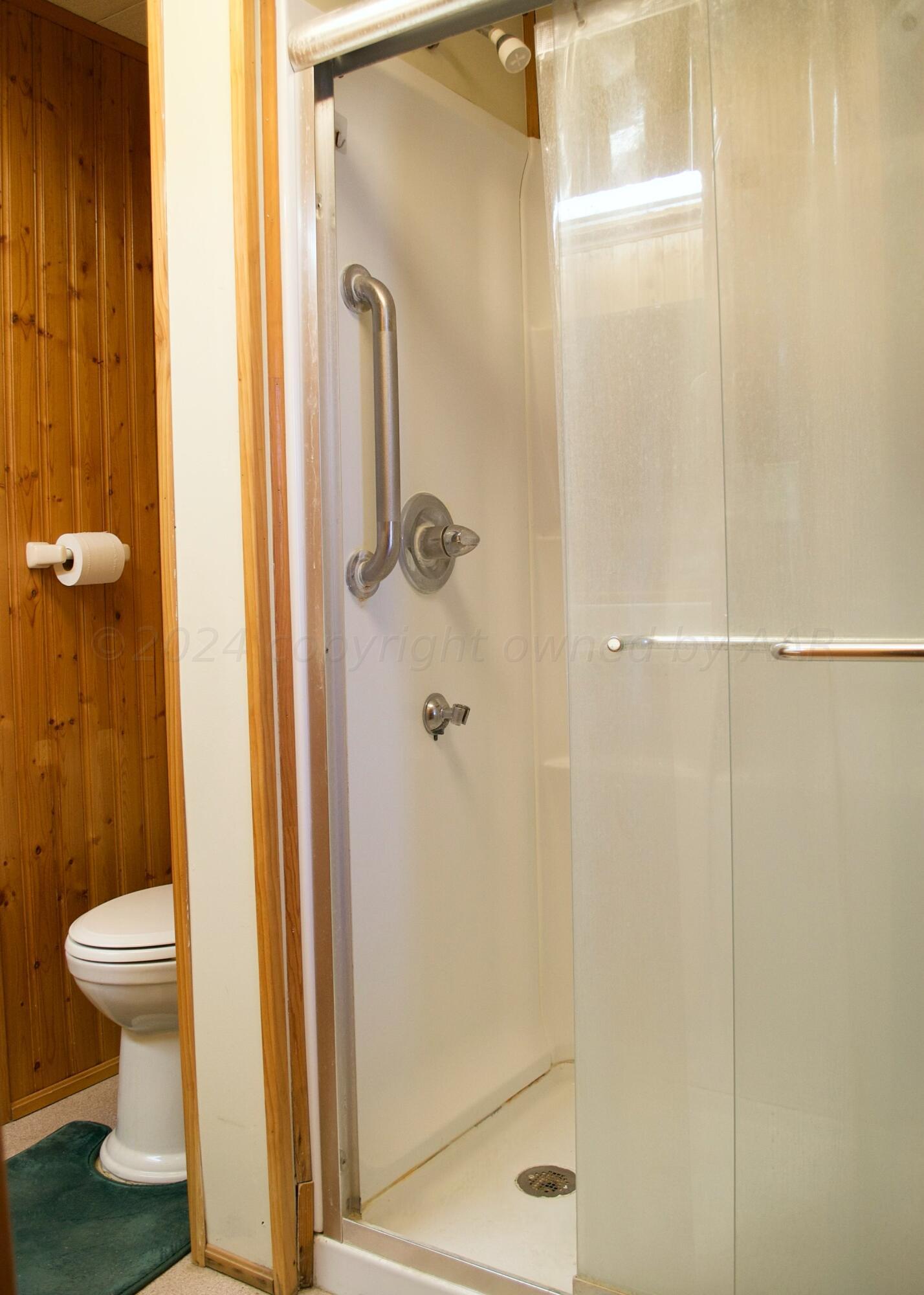 531 West Studebaker Avenue Amarillo, TX 79108 - Photo 15 of 25 a bathroom that has a glass shower door