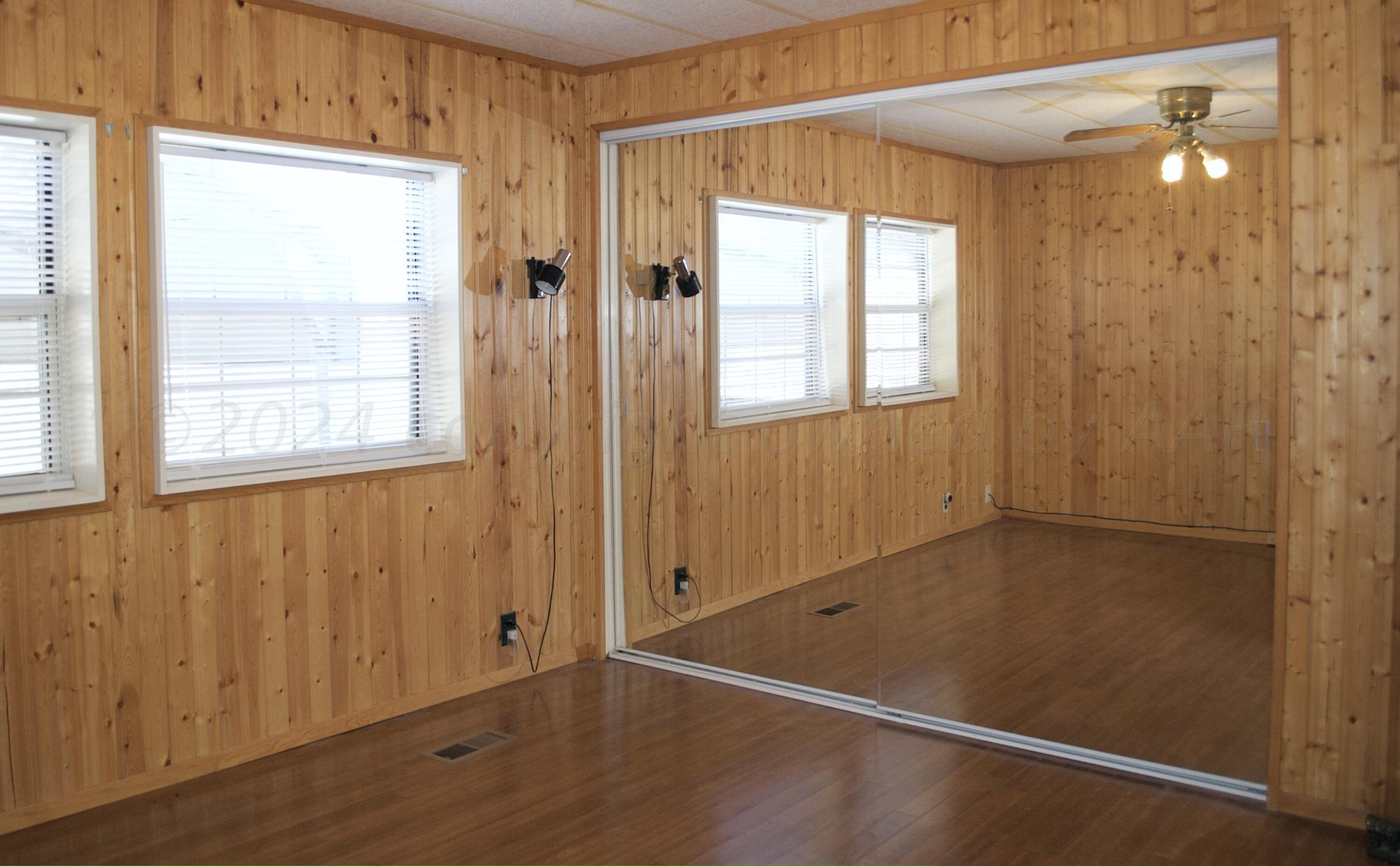 531 West Studebaker Avenue Amarillo, TX 79108 - Photo 18 of 25 an empty room with windows and closet