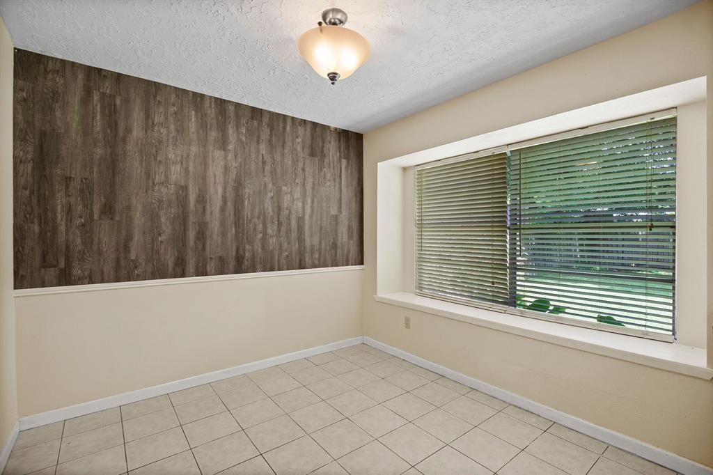 9718 Shady Tree Lane Houston, TX 77086 - Photo 11 of 26