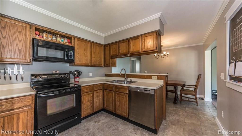 29520 Geraldine Road Farmington Hills, MI 48336 - Photo 20 of 44
