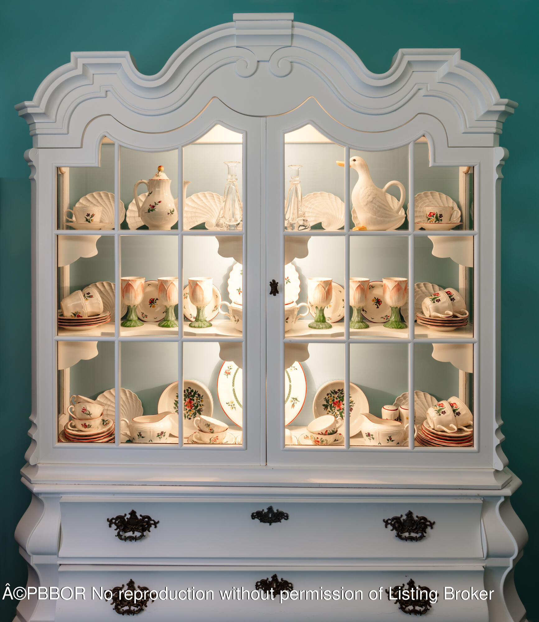 Undisclosed Address Palm Beach, FL 33480 - Photo 15 of 17 a table with a vase of flowers sitting on a table