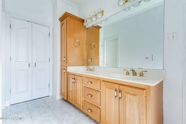 $350,000 | 320 Azalea Drive, Crowley, LA 70526