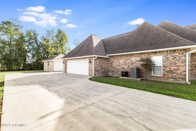 $350,000 | 320 Azalea Drive, Crowley, LA 70526