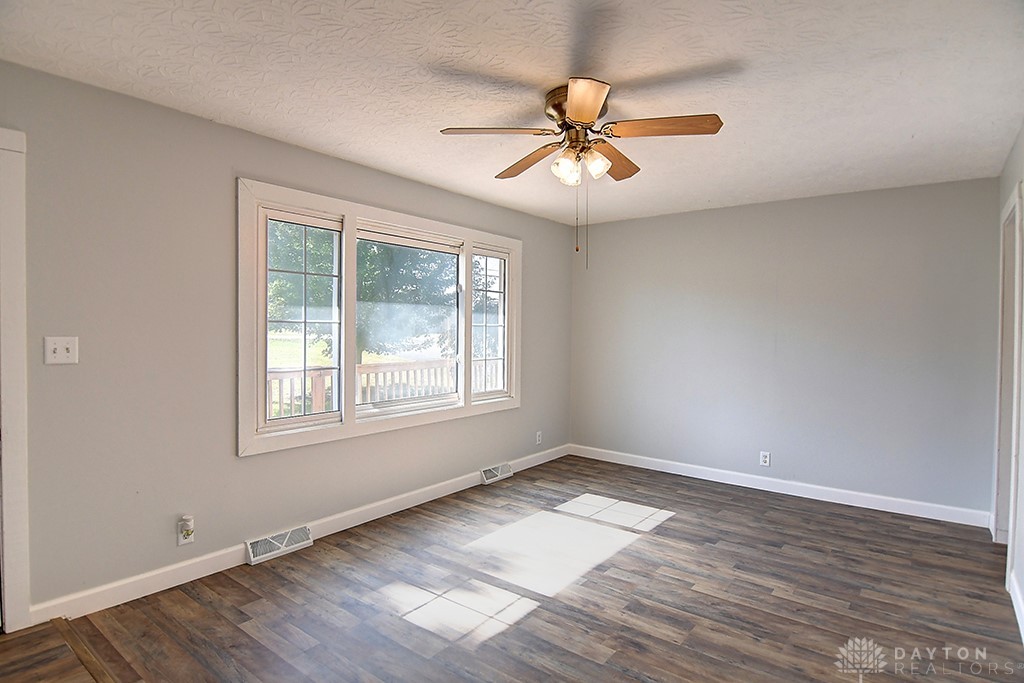 8969 Deardoff Road Franklin, OH 45005 - Photo 3 of 31 Gallery Image 3