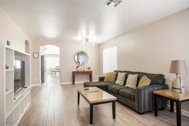 $2,800 | 4995 Nardini Avenue, Las Vegas, NV 89141