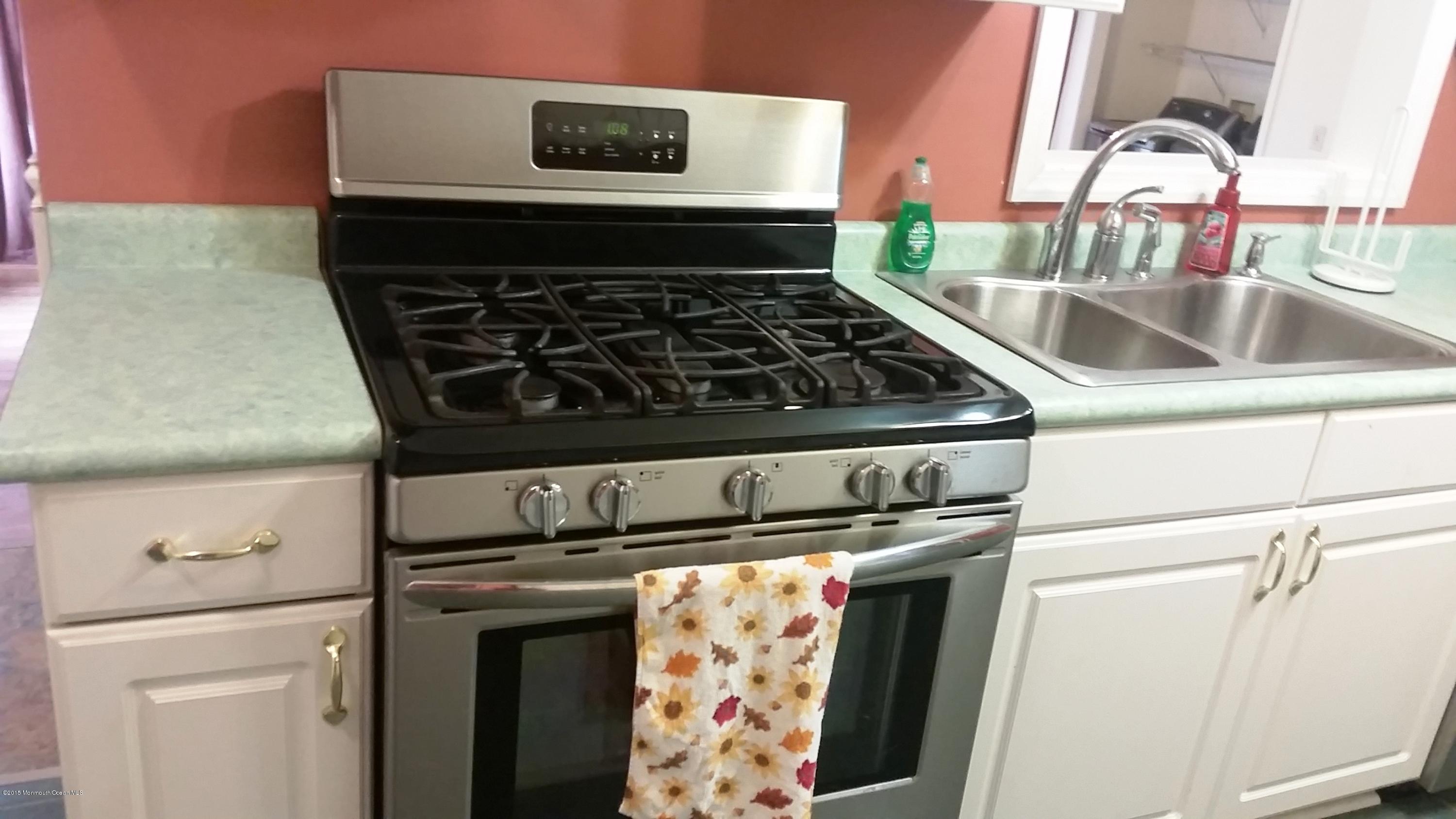 90 Stephan Road Brick, NJ 08724 - Photo 6 of 16 kitchen3