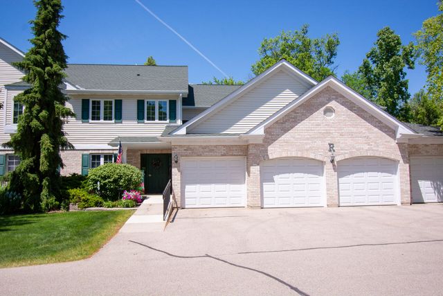 91 Potawatomi Road, Unit R4, Williams Bay, WI 53191