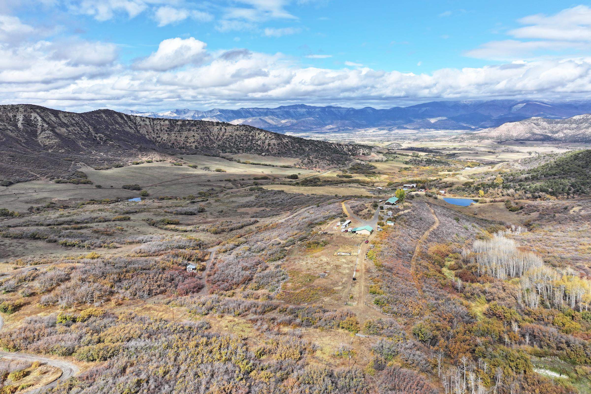 10822-60 60 75/100 Road Collbran, CO 81624 - Photo 39 of 42 a view of a yard with an ocean