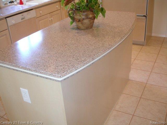 4840 Wye Oak Road Bloomfield Hills, MI 48301 - Photo 21 of 25 Kitchen Island.JPG