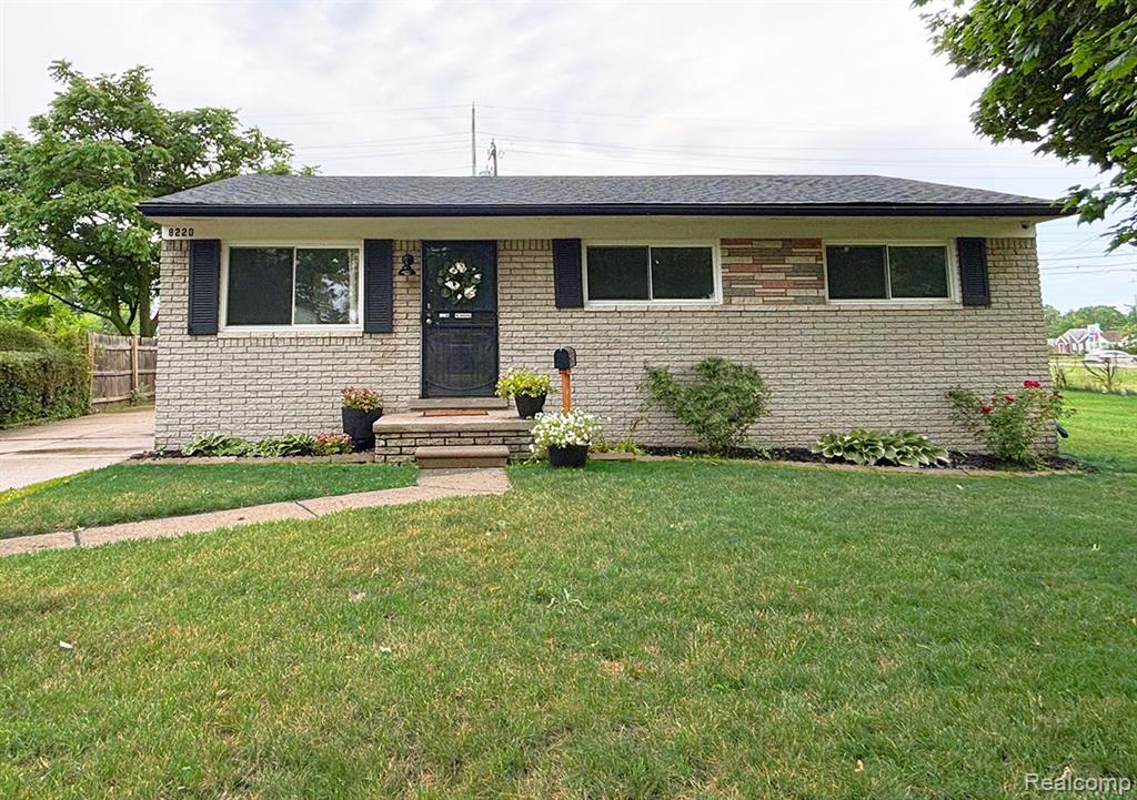 8220 Rivard Avenue Warren, MI 48089 - Photo 2 of 19
