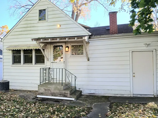 $196,000 | 112 Hazel Court, Island Lake, IL 60042