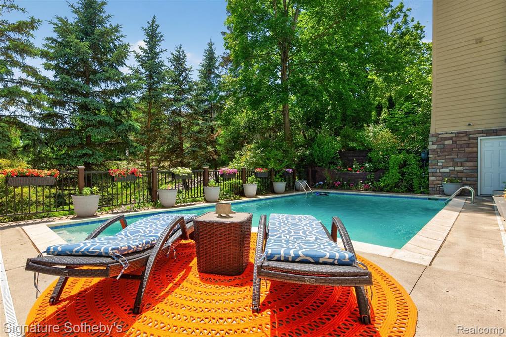 30650 Lahser Road Beverly Hills, MI 48025 - Photo 6 of 93