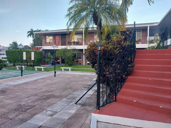 $1,500 | 1050 Atlantic Shores Boulevard, Unit 106, Hallandale Beach, FL 33009