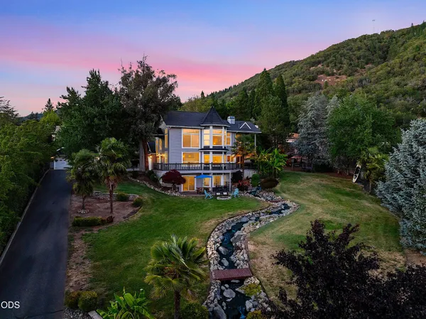 $979,000 | 921 Northeast Beacon Drive, Grants Pass, OR 97526