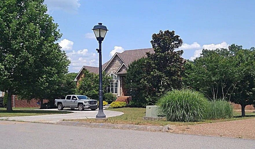 1812 Pointe Court Lebanon, TN 37087 - Photo 2 of 25 a house view with a garden space