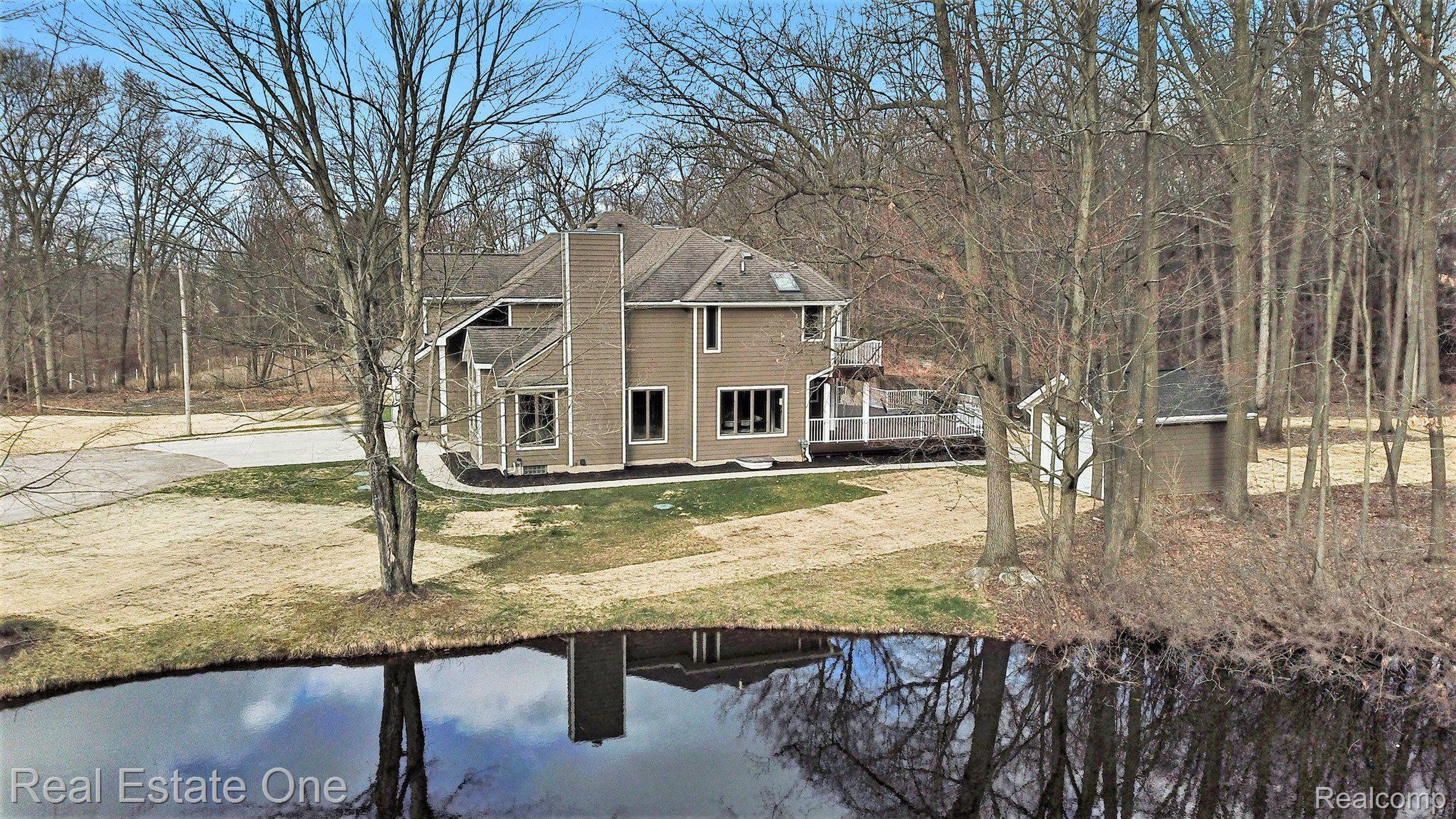 8155 Sheraton Park Road Fenton, MI 48430 - Photo 9 of 37
