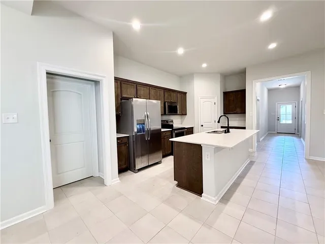 $2,075 | 42468 North Falcon Drive, Ponchatoula, LA 70454