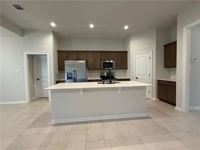 $2,075 | 42468 North Falcon Drive, Ponchatoula, LA 70454