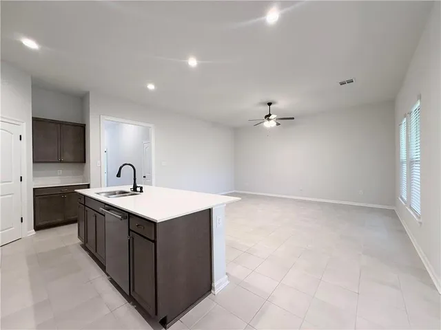 $2,075 | 42468 North Falcon Drive, Ponchatoula, LA 70454